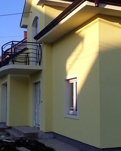 Fasada žute boje